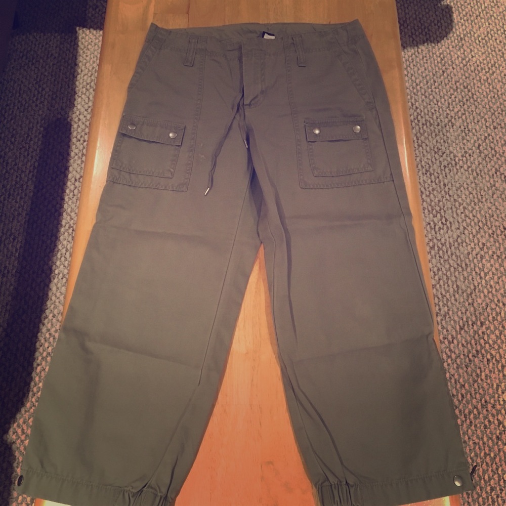 Everything Must Go! GAP Capri Cargo Pants